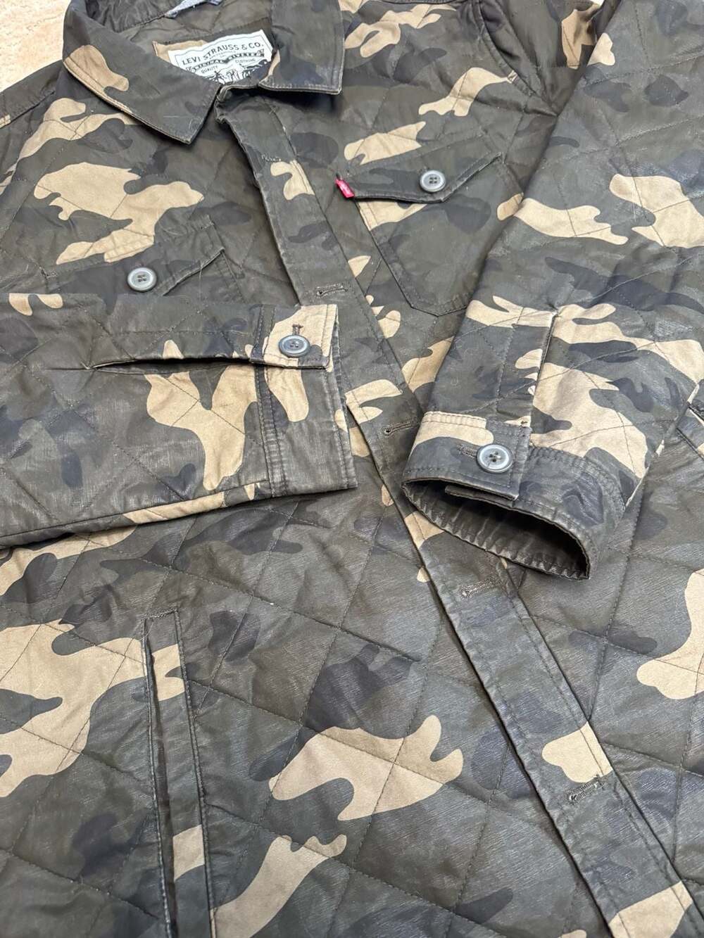Levi's Men's Camouflage Diamond Quilted Shirt Jacket - Picture 2 of 6